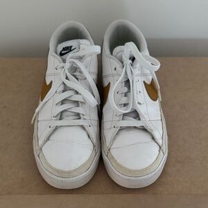 Nike 8.5 M Court Legacy White Sneakers with Gold Swoosh